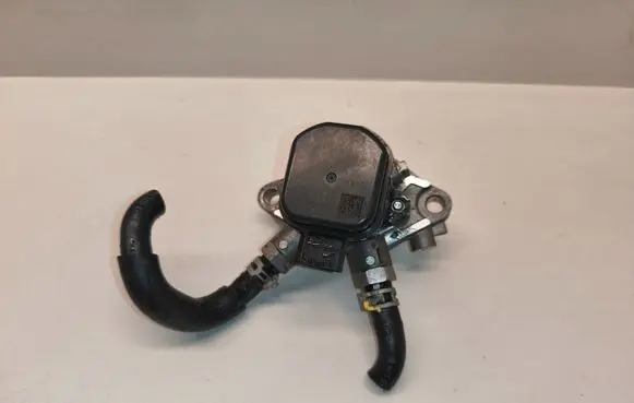 Lexus RX V Vacuum pump 08101078