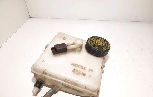 Brake fluid reservoir