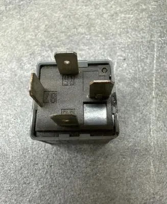 Audi A4 S4 B6 8E 8H Other relay 8D0951253A PA66GF25 V23134B52X301