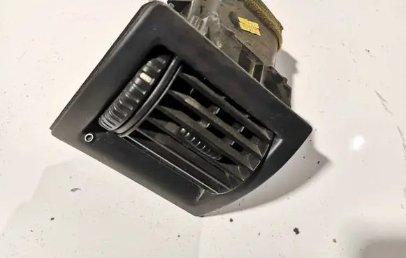Opel Astra G Dash center air vent grill