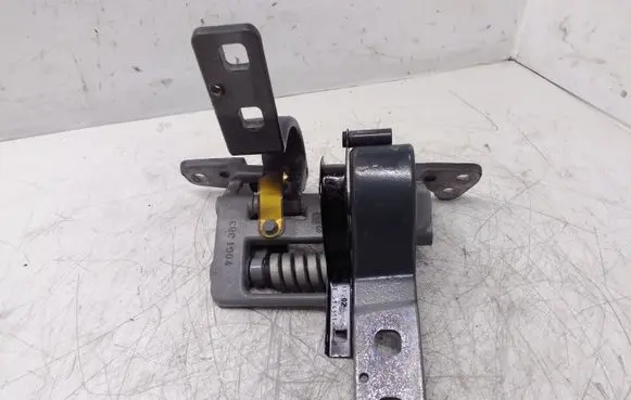 BMW 5 E60 E61 Tailgate/trunk/boot hinge 7061383