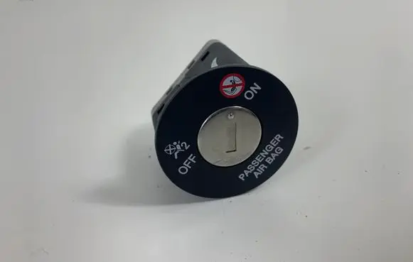 Hyundai i30 Passenger airbag on/off switch 