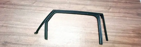 Peugeot 5008 II Rubber seal rear door window/glass 981366018A