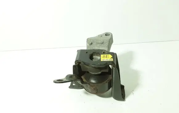 Toyota Avensis T250 Engine mount bracket 