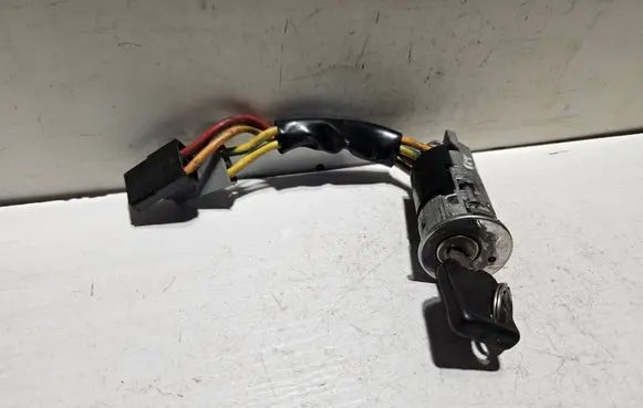 Renault Clio I Ignition lock 271789