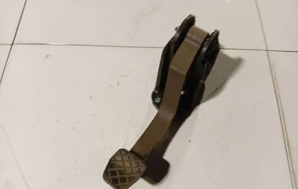 Volkswagen PASSAT B6 Brake pedal 