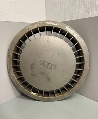 R14 wheel hub/cap/trim