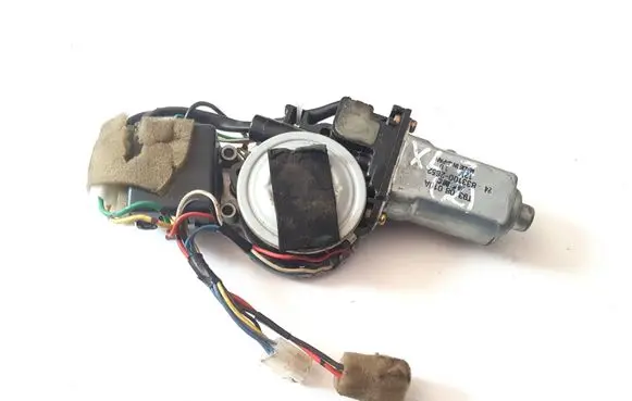 Suzuki XL7 I Sunroof motor/actuator 8331002652