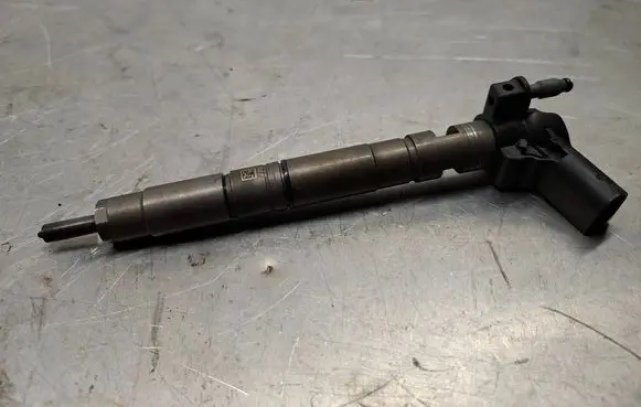 Volkswagen Golf VI Fuel injector 03L130277 0445116030