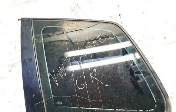 Volkswagen Touareg I Rear side window dot27m24100as2