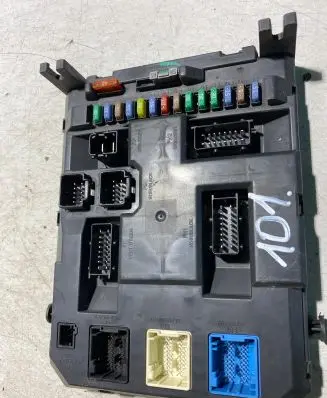 Peugeot 207 Fuse module 9664983480 22661F01 PRT0679001