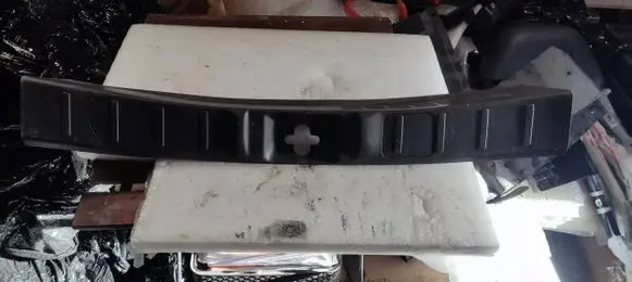 Trunk/boot sill cover protection