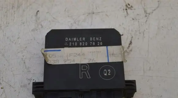 Mercedes-Benz E W210 Door control unit/module 2108207626