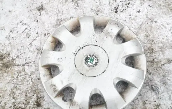 Skoda Octavia Mk1 (1U) R15 wheel hub/cap/trim 1z0601147a