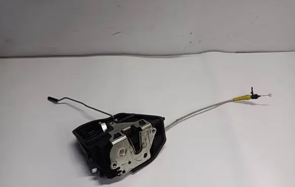 BMW 1 E81 E87 Front door lock 7202144