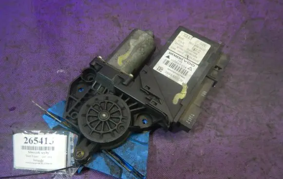 Seat Exeo (3R) Front door window regulator motor 8E0959802E