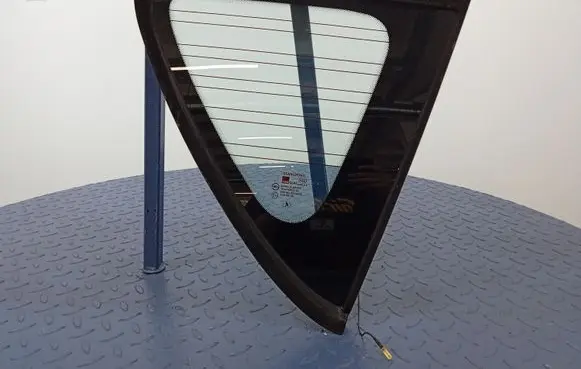 SsangYong Rexton Rear side window
