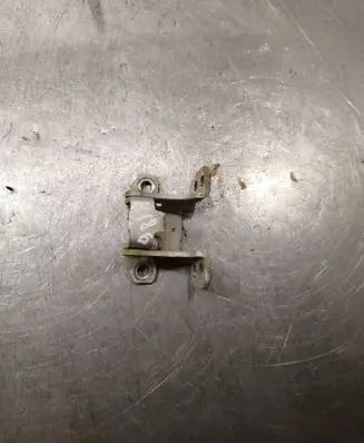 Suzuki Grand Vitara II Loading door lower hinge 