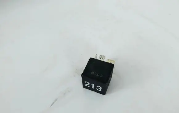 Volkswagen PASSAT B5 Other relay 443951253j 899511000
