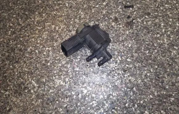 Volkswagen Caddy Turbo solenoid valve 1J0906283C