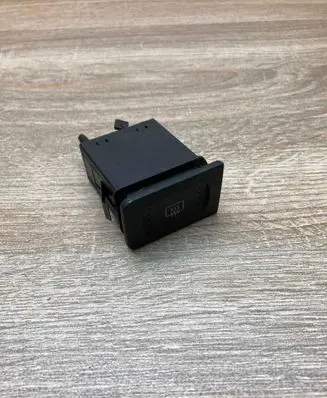 Volkswagen Golf IV Windscreen/window heater switch 1J0959621C
