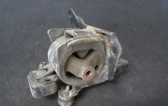 Toyota Corolla E120 E130 Engine mount bracket