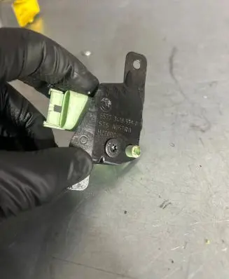 BMW X3 E83 Airbag deployment crash/impact sensor 657734185390 H220PD