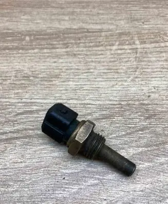 BMW 7 E38 Coolant temperature sensor 1710535