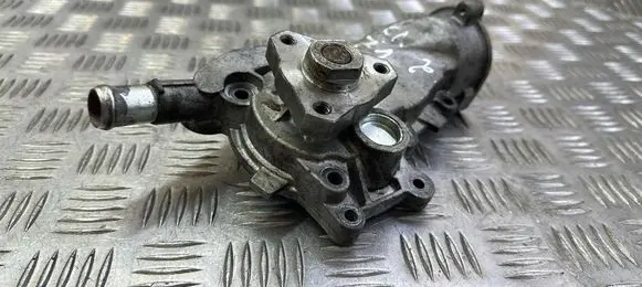 Opel Astra J Water pump 11M2112