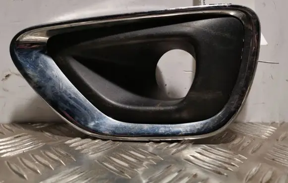 Jeep Grand Cherokee Front fog light trim/grill