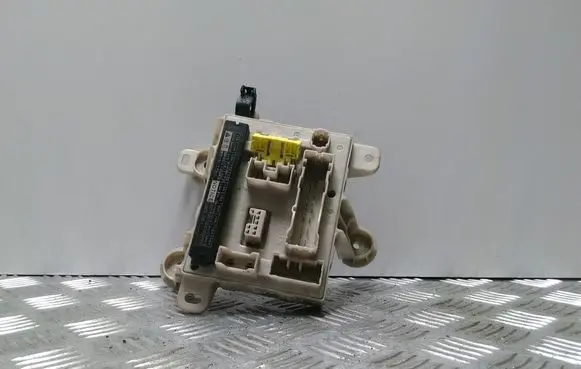 Toyota Previa (XR30, XR40) II Fuse module