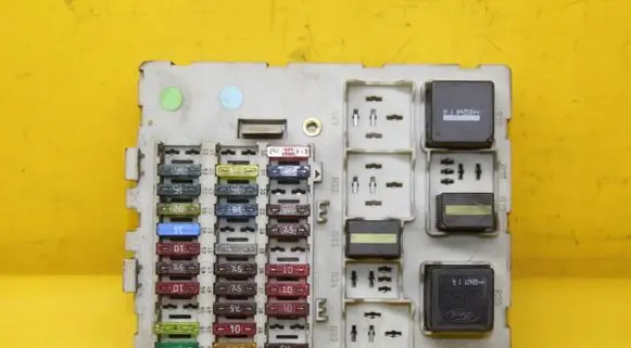 Ford Transit - Tourneo Connect Relay mounting block 