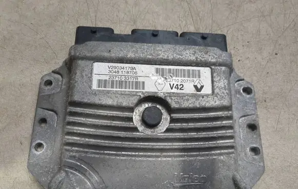 Renault Clio IV Engine control unit/module V29034179A 237102071R 237103317R