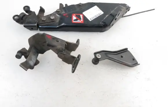 Mazda 5 Sliding door upper roller guide/hinge 