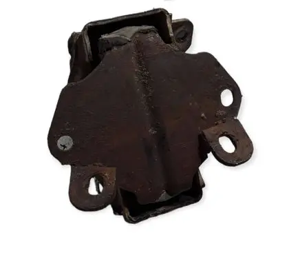 Opel Monterey Engine mount bracket