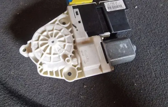 Citroen C4 I Front door window regulator motor 996385100