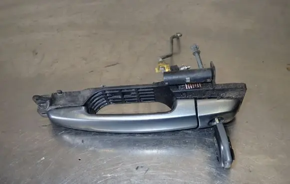 Suzuki Grand Vitara II Front door exterior handle