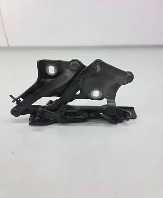 Engine bonnet/hood hinges