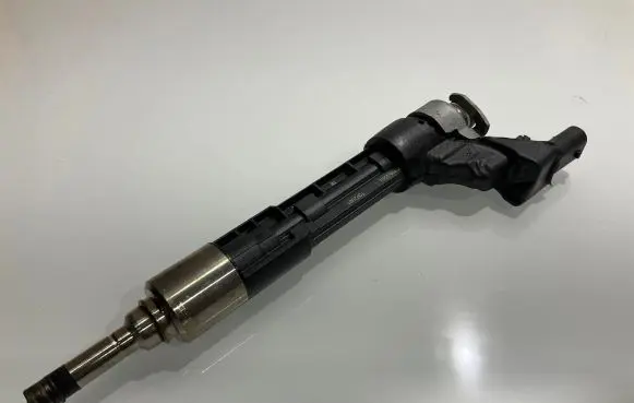 Porsche Cayenne (9Y0 9Y3) Fuel injector 06M906036L