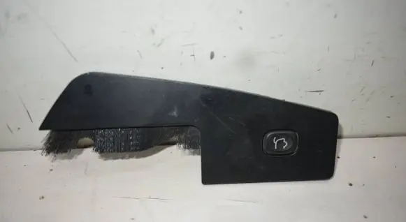 Chrysler Town u0026 Country V Tailgate/boot open switch button 