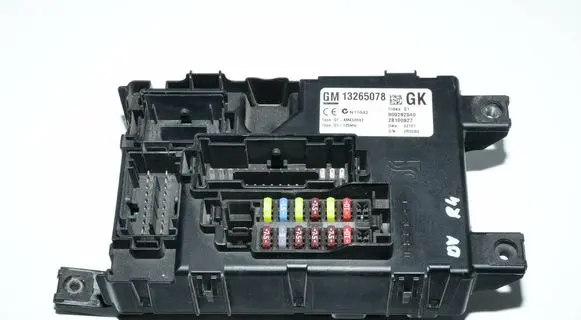 Opel Corsa D Fuse module 13265078