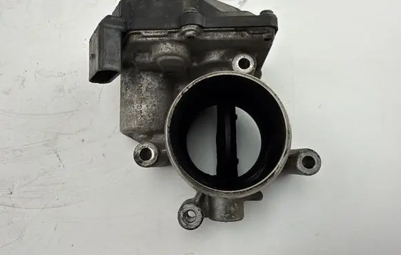 Volkswagen PASSAT B7 Throttle valve 03L128063R