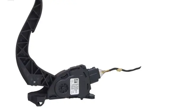 Accelerator throttle pedal