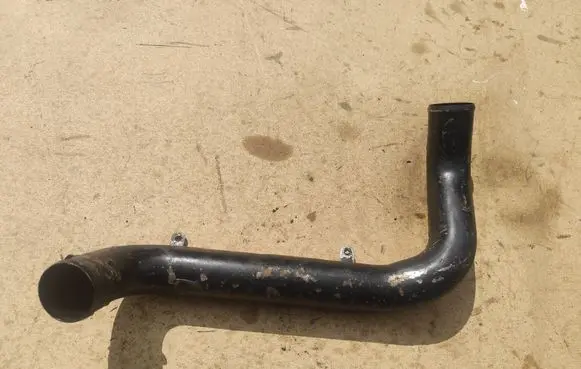 Engine coolant pipe/hose
