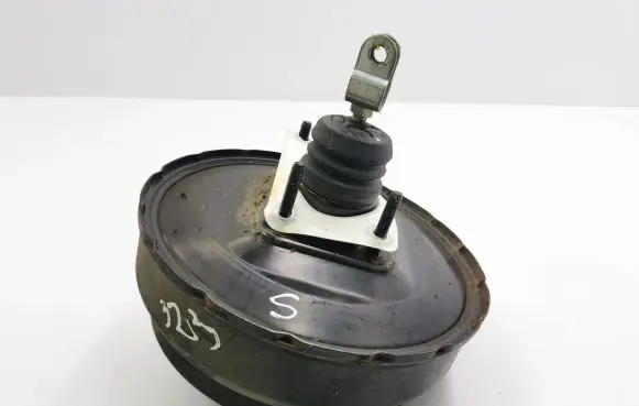 KIA Carens II Brake booster 585001D020 591101D000