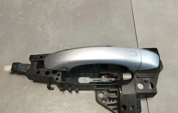 Audi A8 S8 D4 4H Rear door exterior handle/bracket 4H0839885