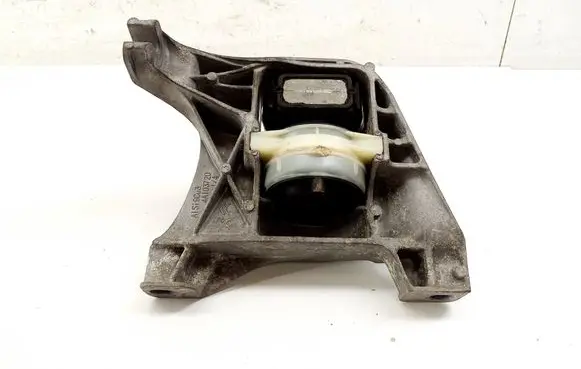 Engine mount bracket