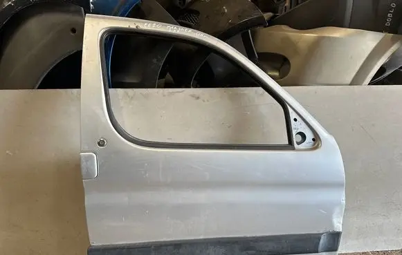 Peugeot Partner Front door