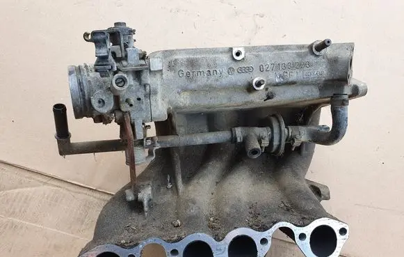 Volkswagen Golf II Intake manifold 027133223 027133335A 027133689D