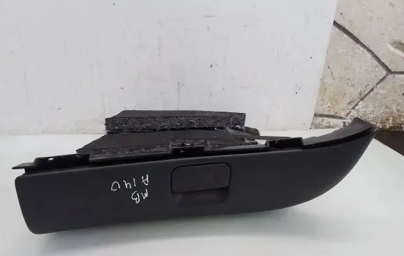 Mercedes-Benz A W168 Glove box